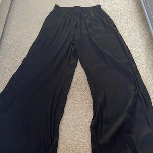 Zara Flowy pants. Size medium. Never worn!! New with tags